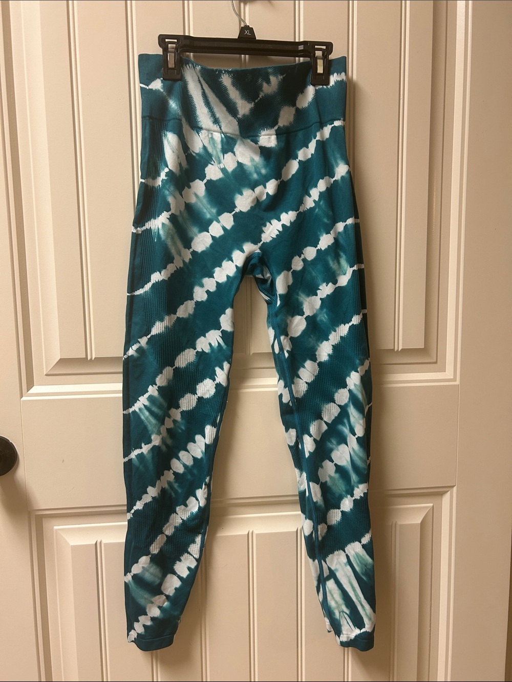 PINK Victoria's Secret Teal and White Tie-Dye Leggings